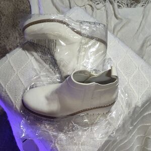 Sonoma Women's White Ankle Booties